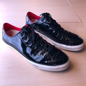 Converse (Worn ONCE) patent leather low tops